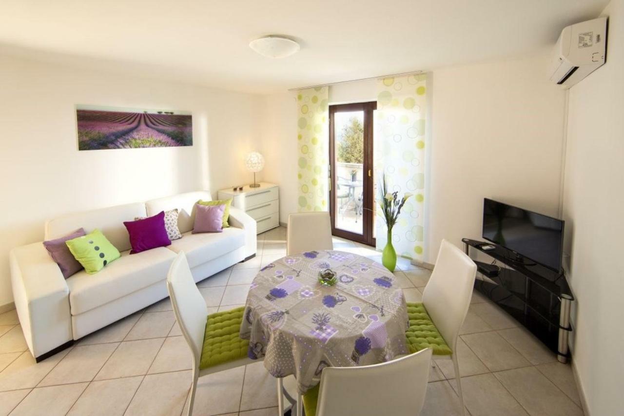 Apartment In Ravni/Istrien 8872 ภายนอก รูปภาพ